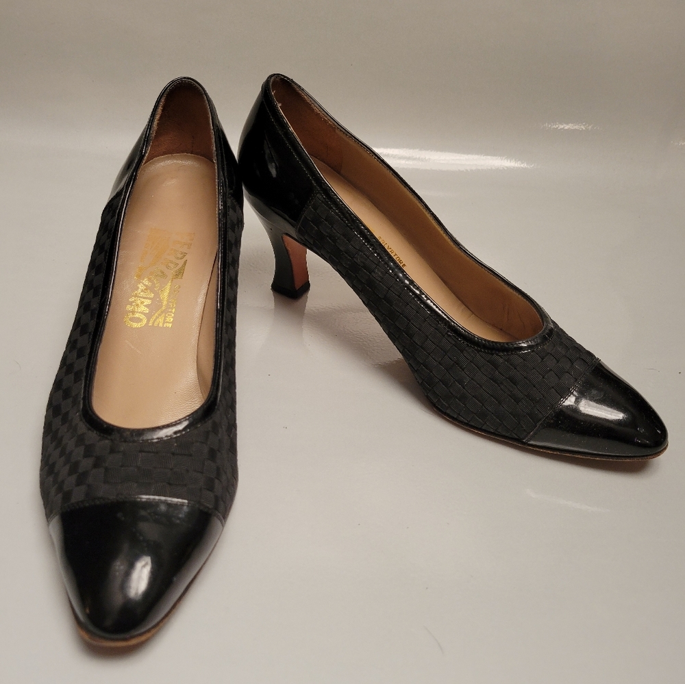 Vintage Salvatore Ferragamo Lattice Woven Pattern Black Patent Kitten Heels 9
